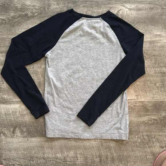 Ariat long sleeved T-shirt. - Picture 6 of 6